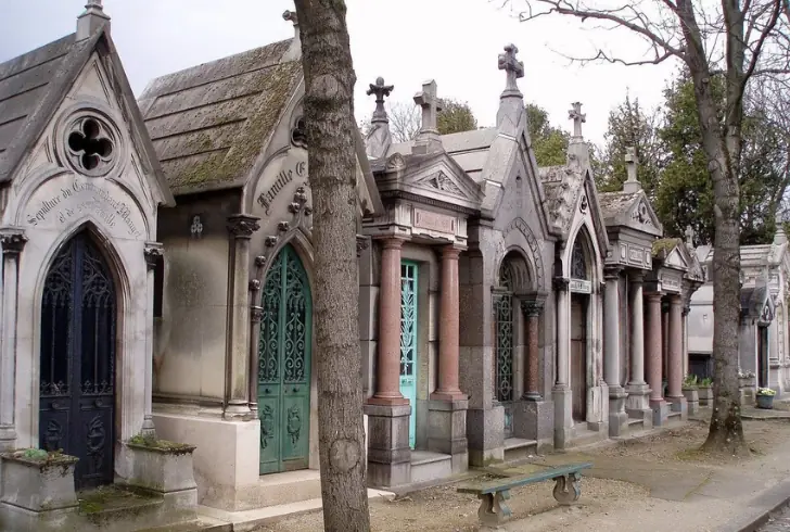Reviving History in Paris Cemeteries